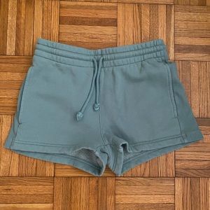 Aritzia TNA Cozy Fleece Boyfriend 2" Sweatshort, size XS